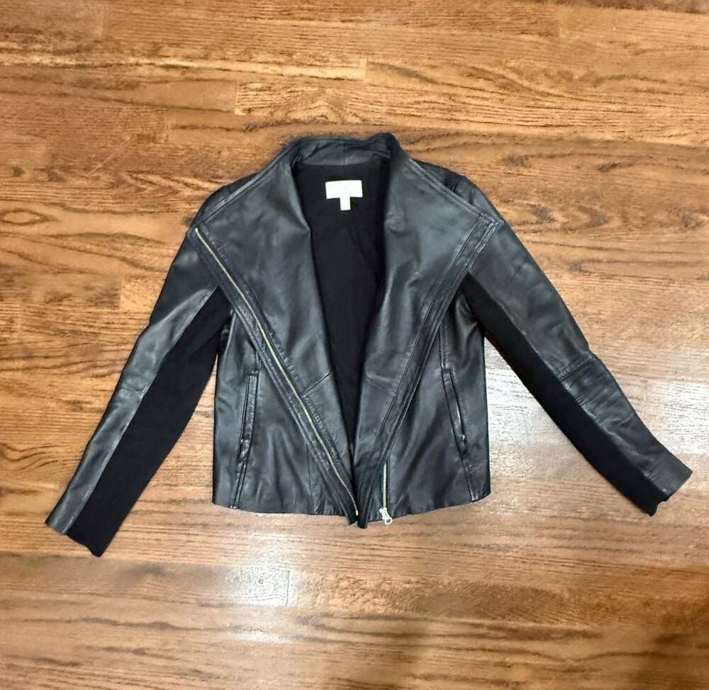 Chelsea28 Women's Black Genuine Leather Moto Jacket with Knit Underarms - Medium